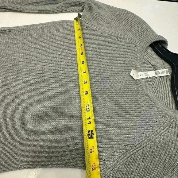 Lululemon women gray knit sweater thumb holes curved hem size 6 perfect! - Picture 13 of 15